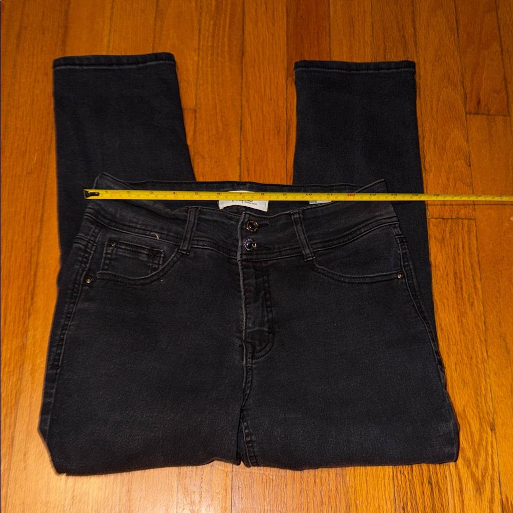 Angels Black Curvy Capri Jeans size 8 Stretchy